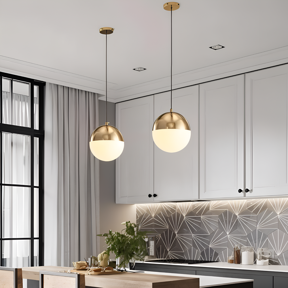 Suspension en or et noir – design élégant avec boule en cristal