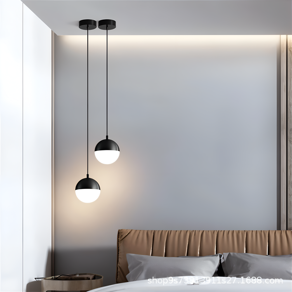 Suspension en or et noir – design élégant avec boule en cristal