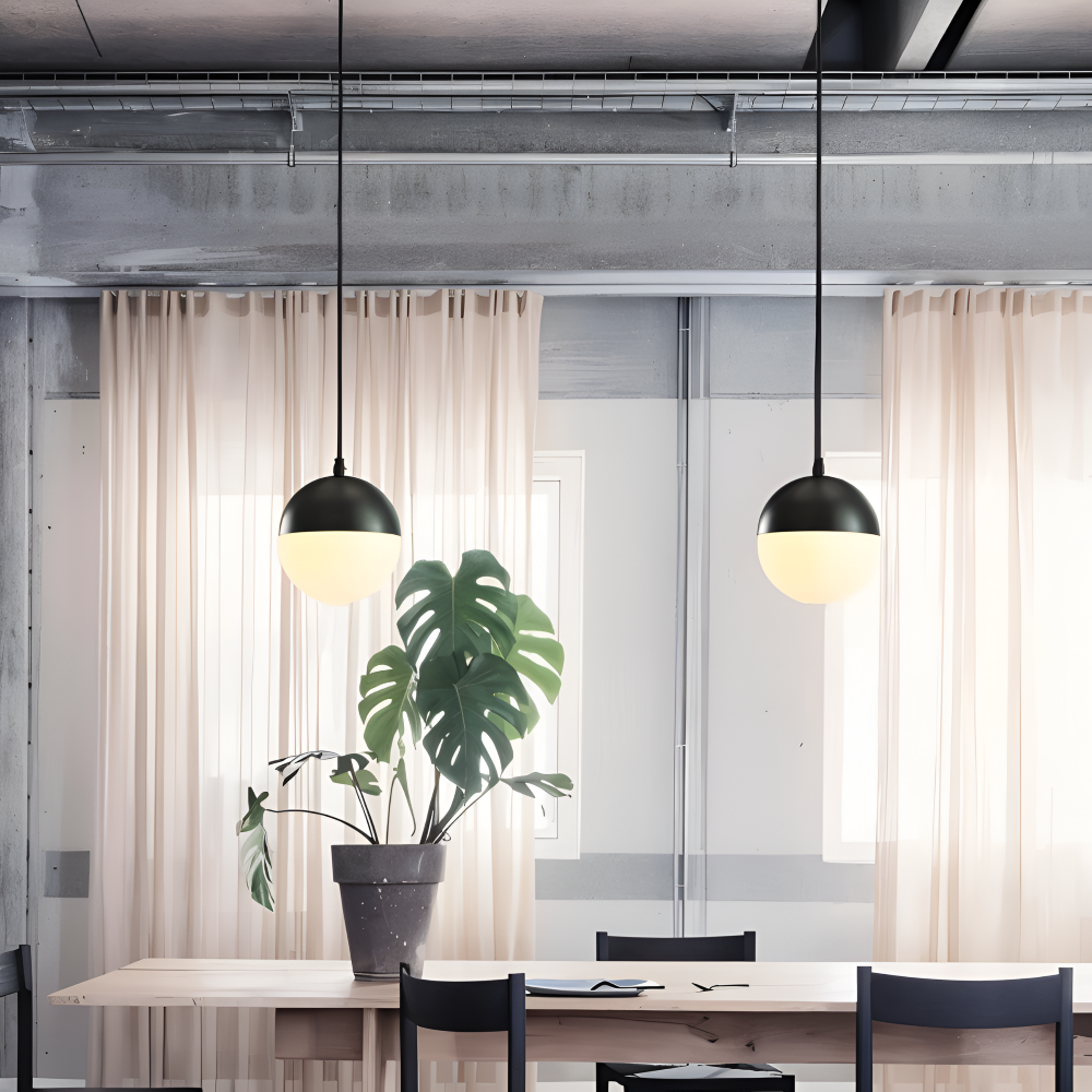 Suspension en or et noir – design élégant avec boule en cristal
