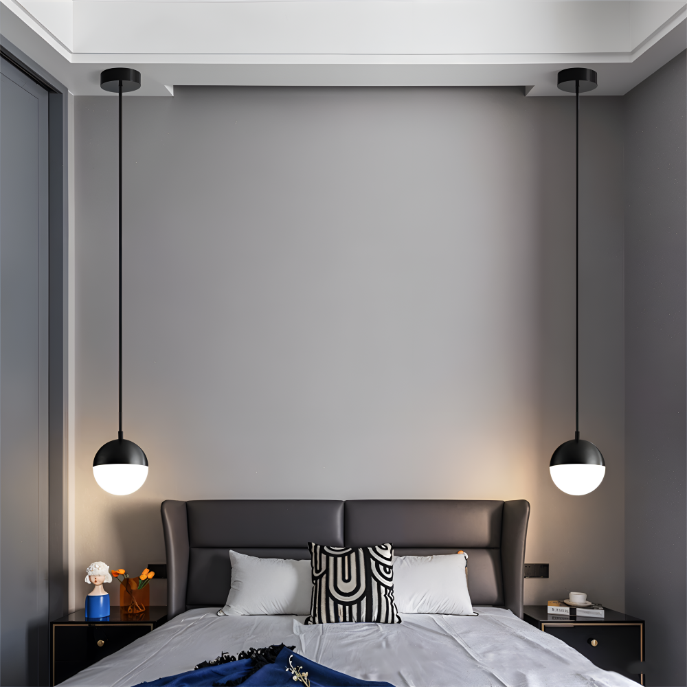 Suspension en or et noir – design élégant avec boule en cristal