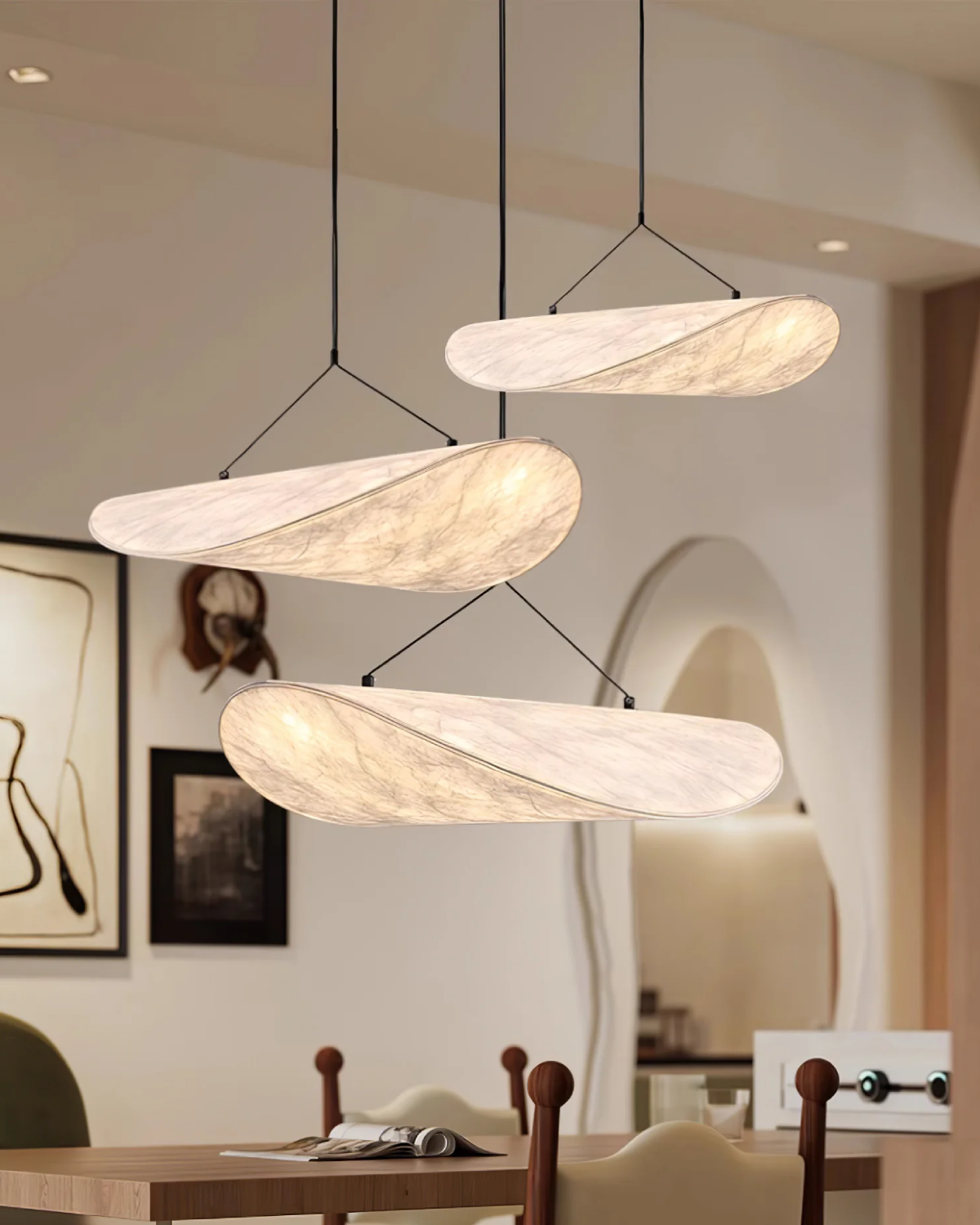 Lampe Japandi Subtile avec Effet d'Éclipse Lumineuse