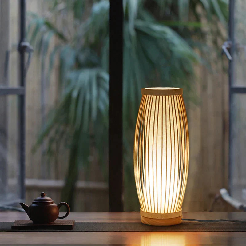 Lampe de table en bambou et bois – design japonais pour un éclairage apaisant
