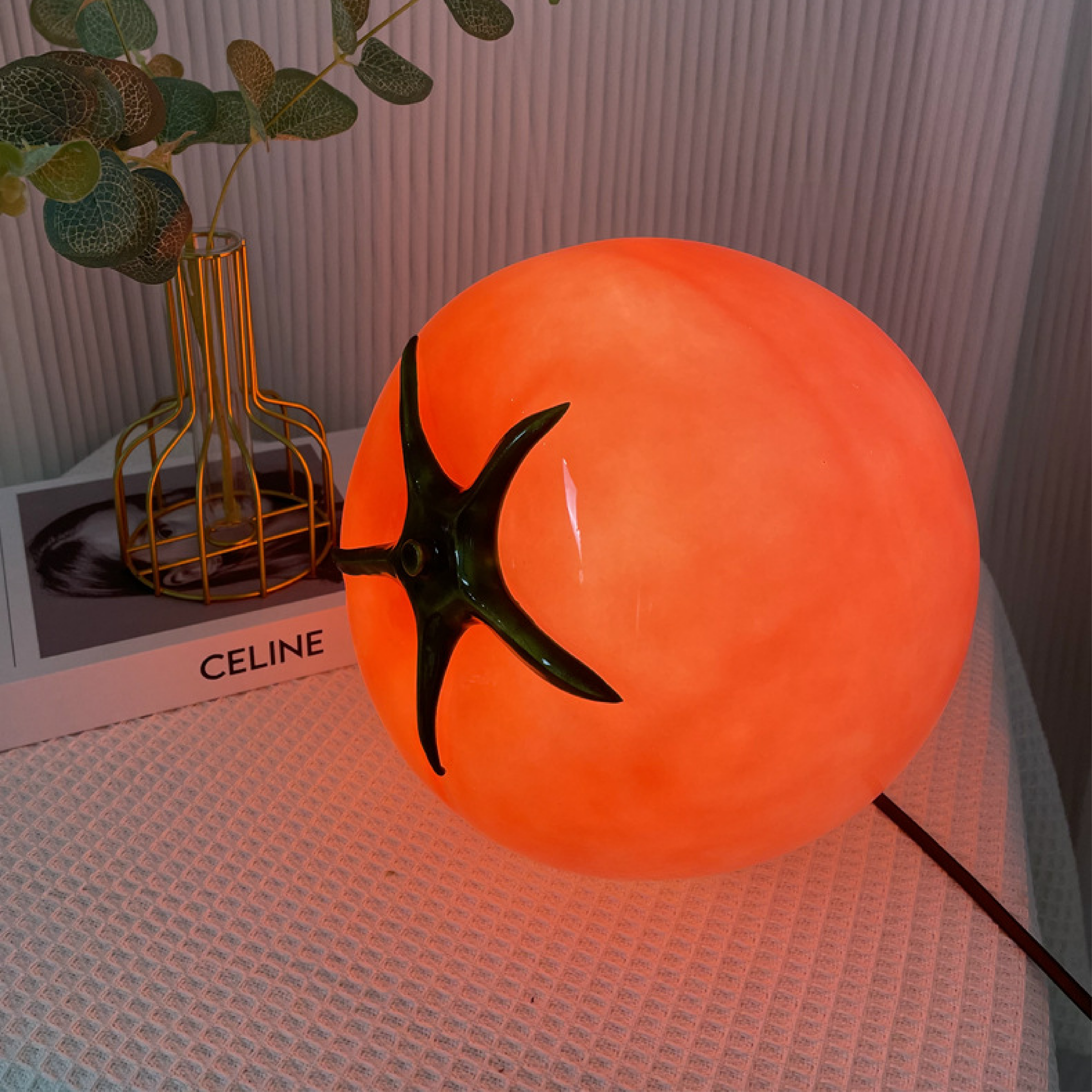 Lampe de table minimaliste Tomato