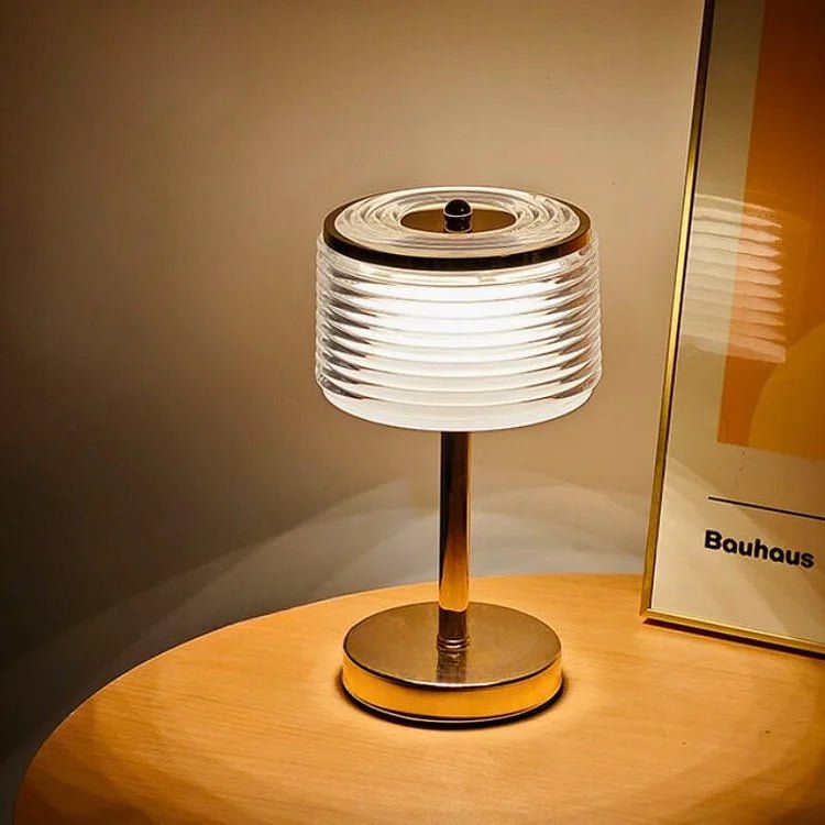 Lampe de table à anneau LED en or – design élégant avec abat-jour à plusieurs couches