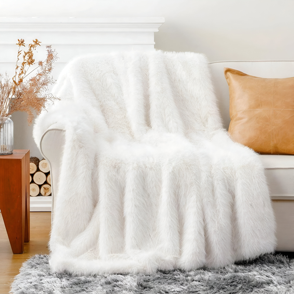 VelouraFur Luxe – Couverture en Fausse Fourrure de Luxe avec Finition Velours Élégante