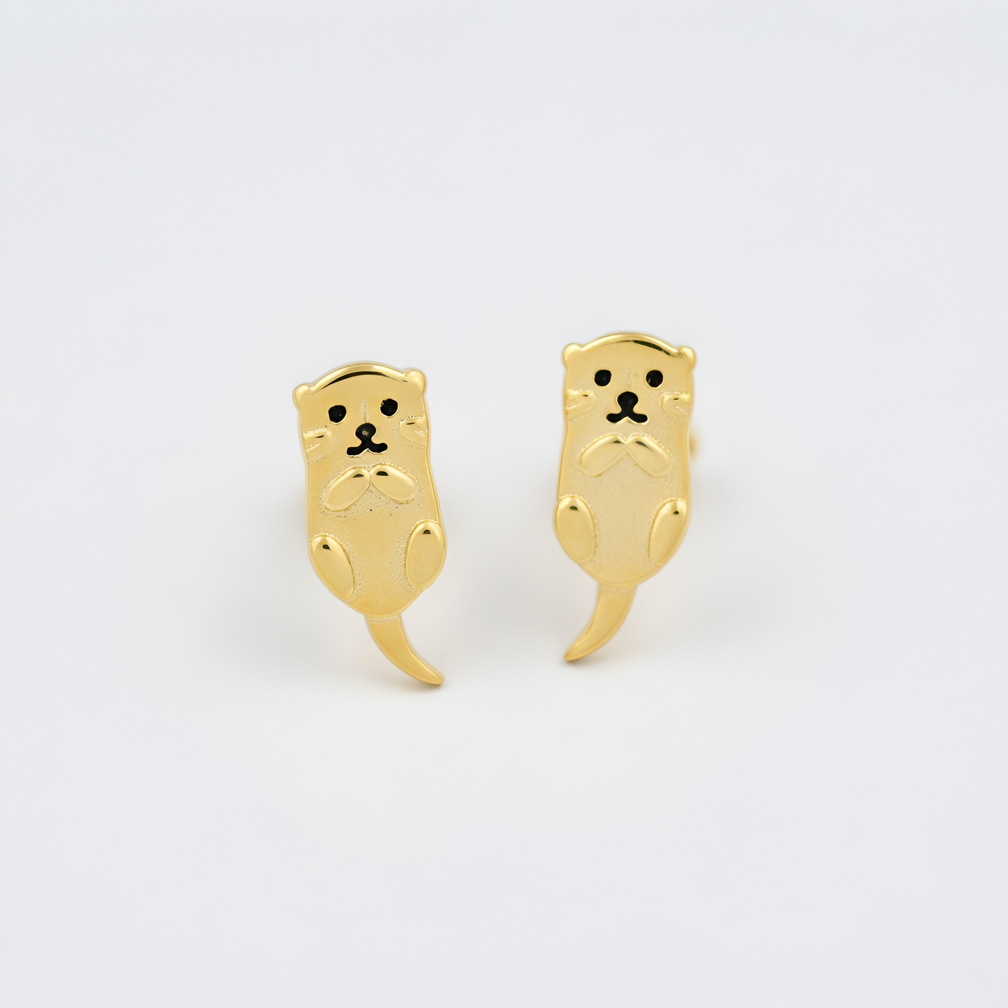 Lyra - Boucles d'oreilles minimalistes en forme de loutre
