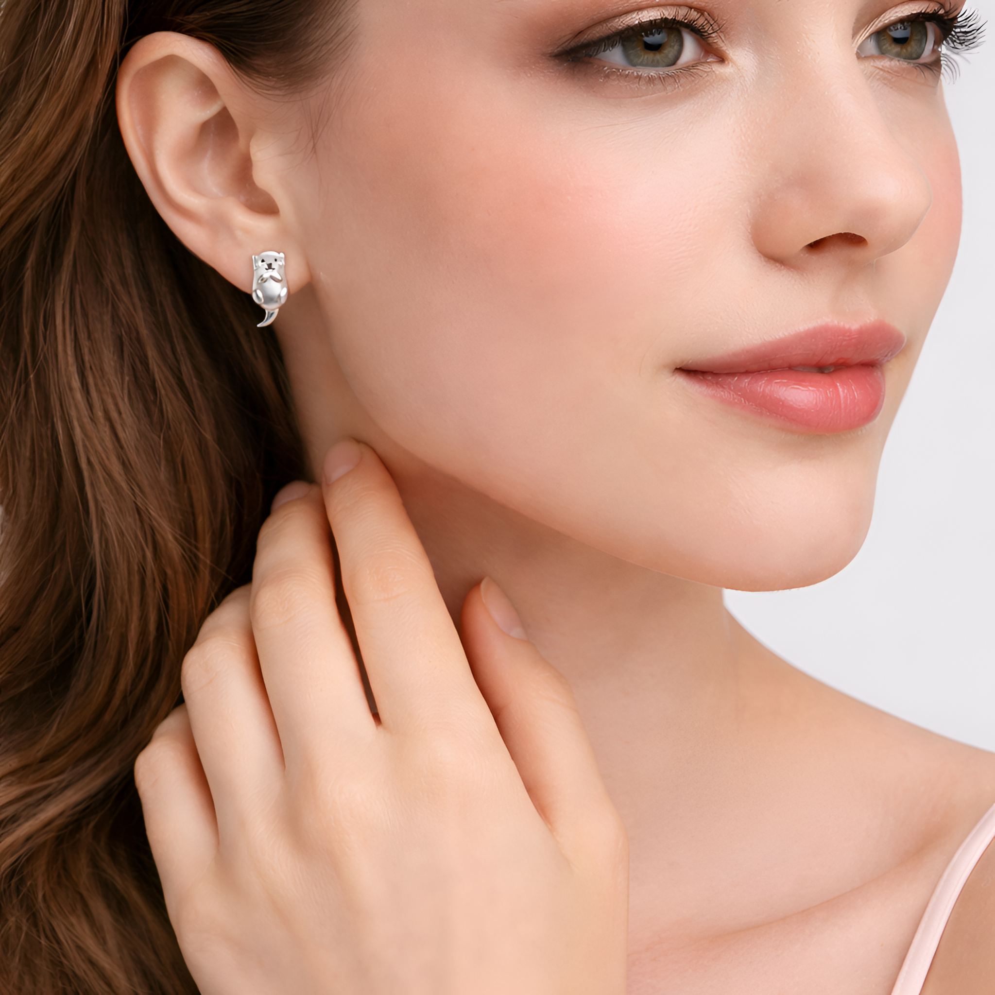 Lyra - Boucles d'oreilles minimalistes en forme de loutre