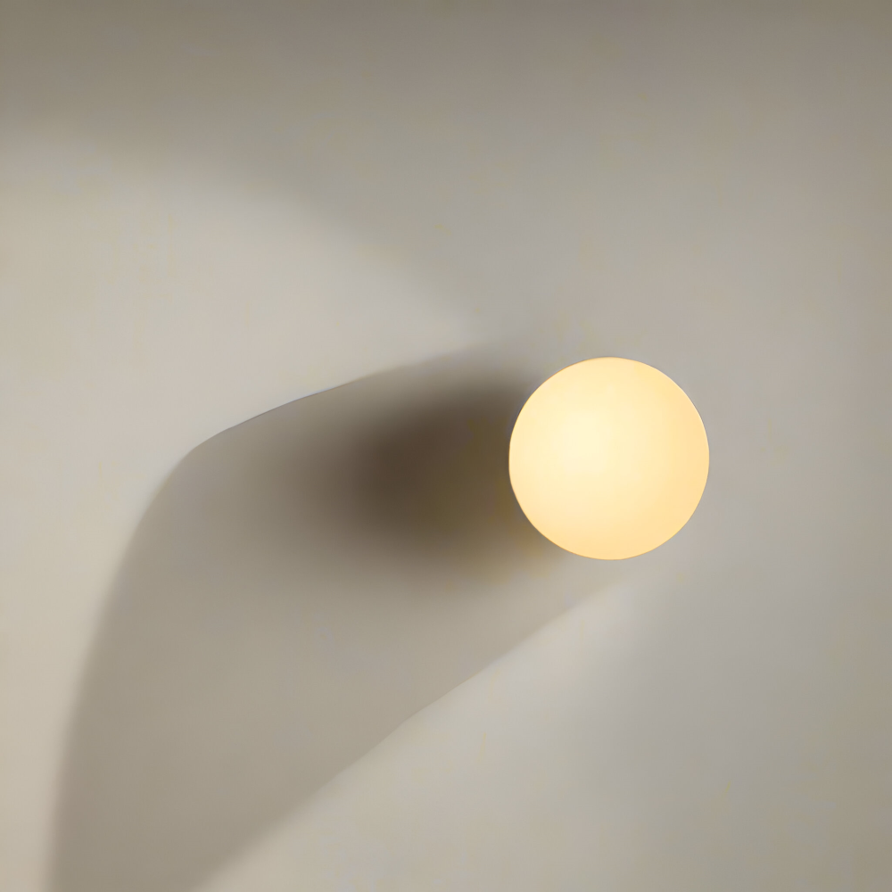 Applique murale ronde en verre opale – design minimaliste avec base en fer