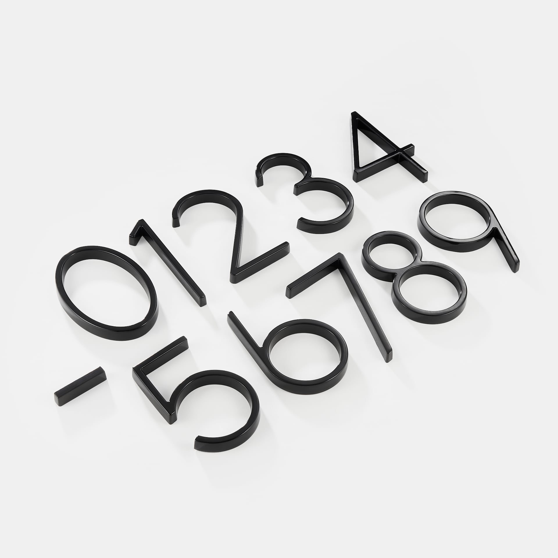 Numéro de maison noir avec chiffres en relief