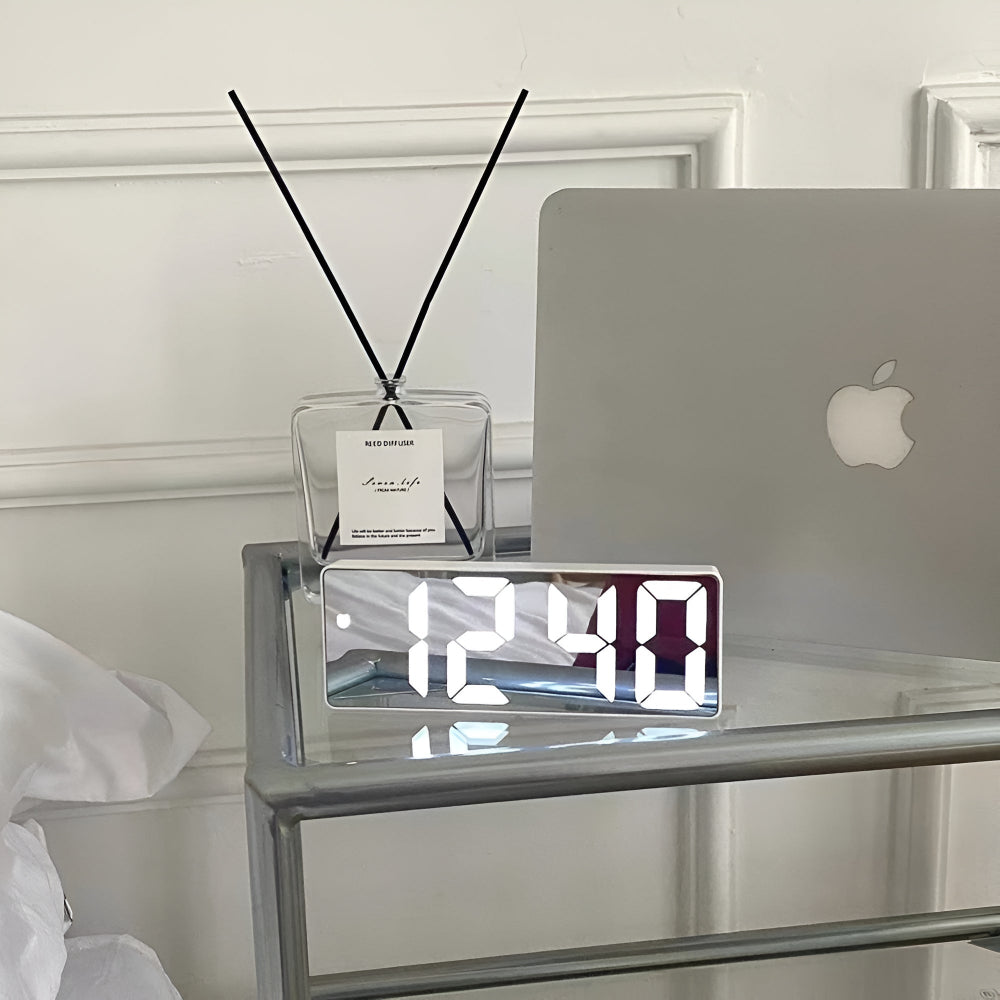 AURALED - Réveil LED contemporain avec snooze personnalisé et alimentation par batterie/USB