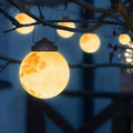 Lampes solaires suspendues d'extérieur avec boules lumineuses