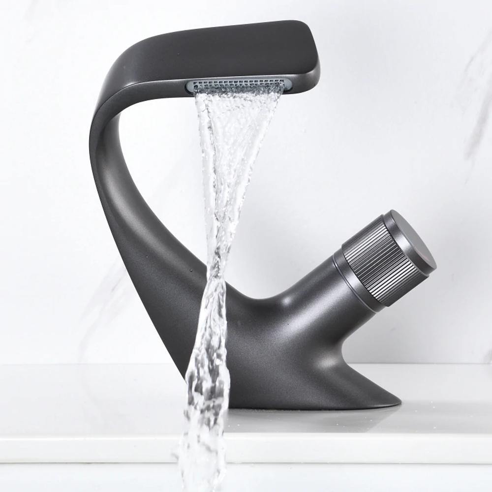 Skanto | AQUACASCADE Robinet de lavabo – Robinet de salle de bain moderne en cascade en laiton massif