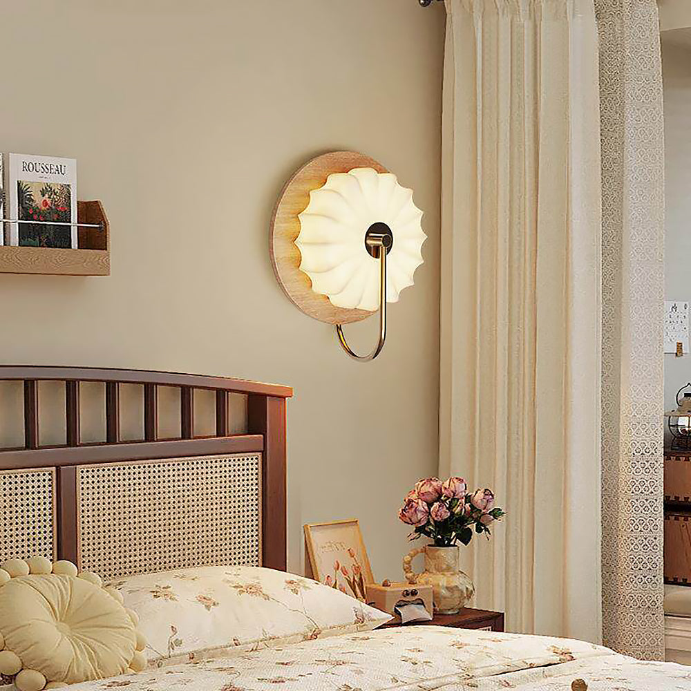 Applique Murale Avec Abat-jour en Tissu et Détails en Bois