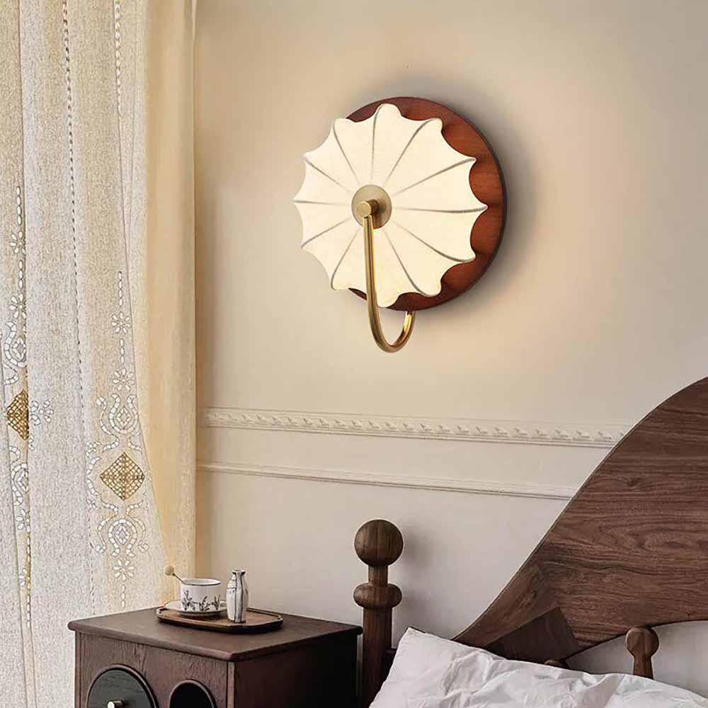 Applique Murale Avec Abat-jour en Tissu et Détails en Bois