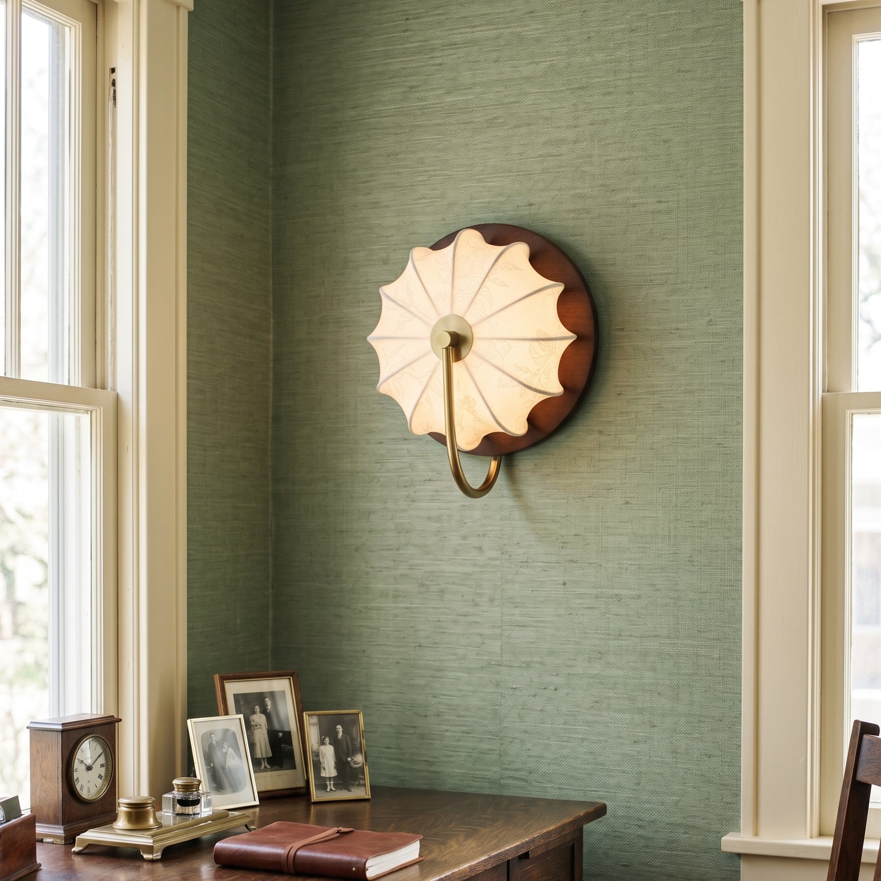 Applique Murale Avec Abat-jour en Tissu et Détails en Bois