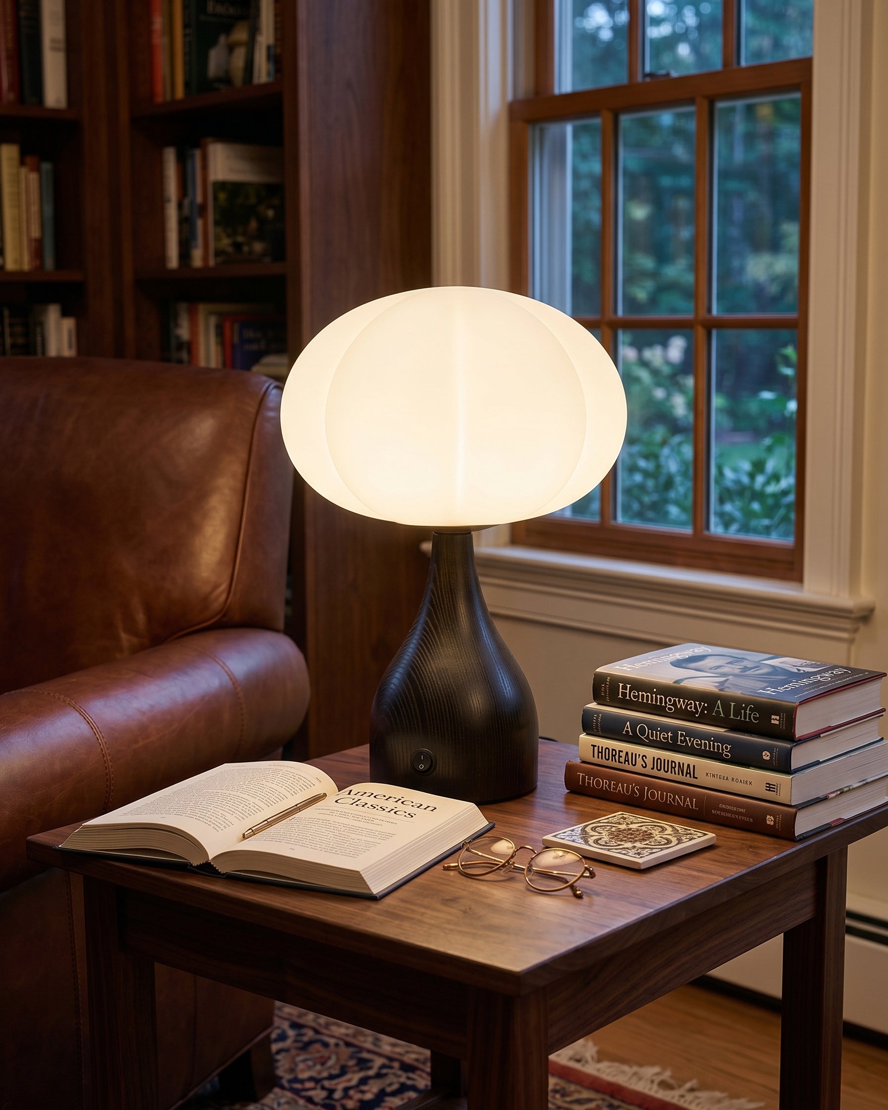 Lampe de Table Avec Verre Rippé Et Base Couleur Noyer