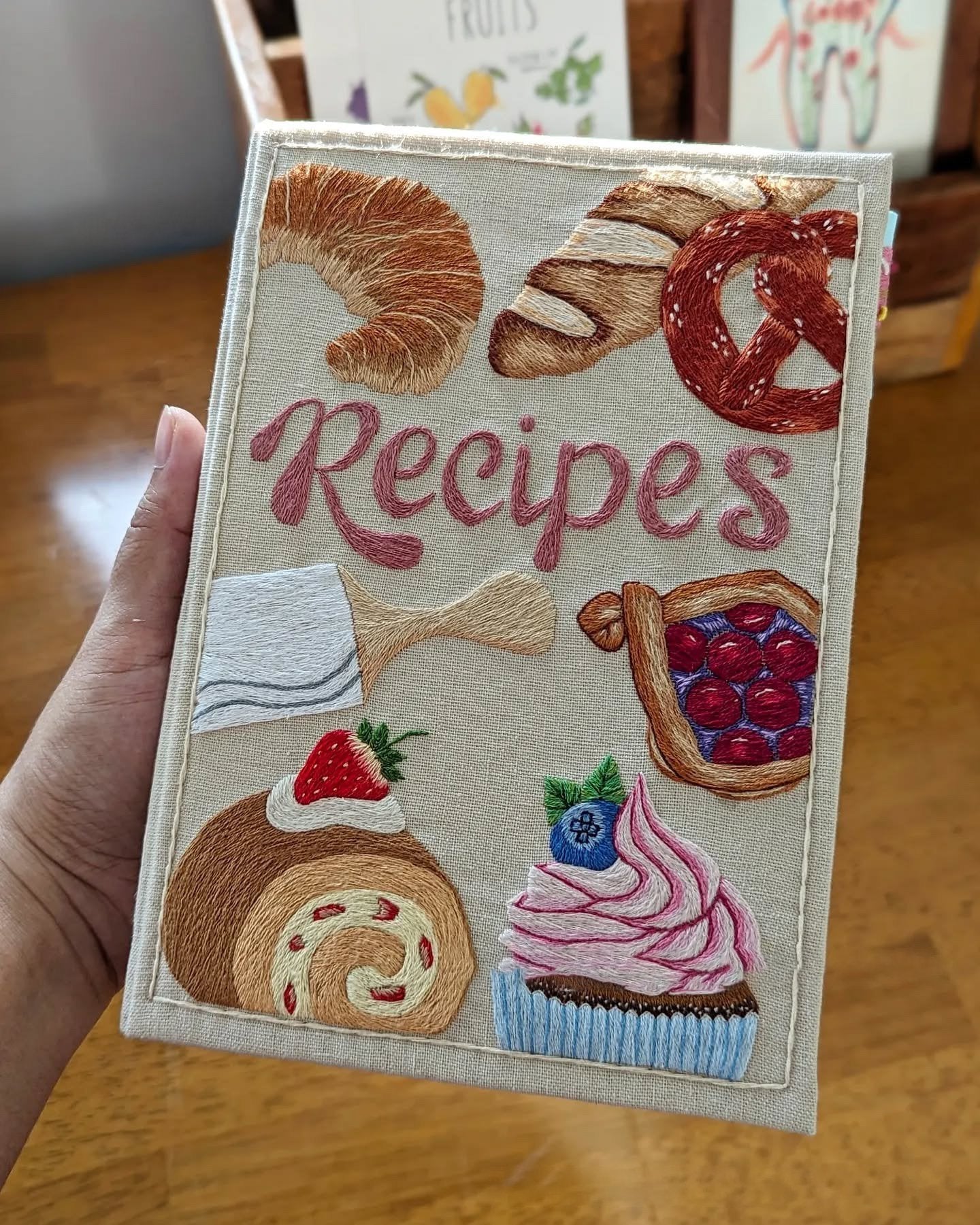 Carnet de recettes | Livre de recettes fait main | Couverture en tissu brodé | RecetteCœur