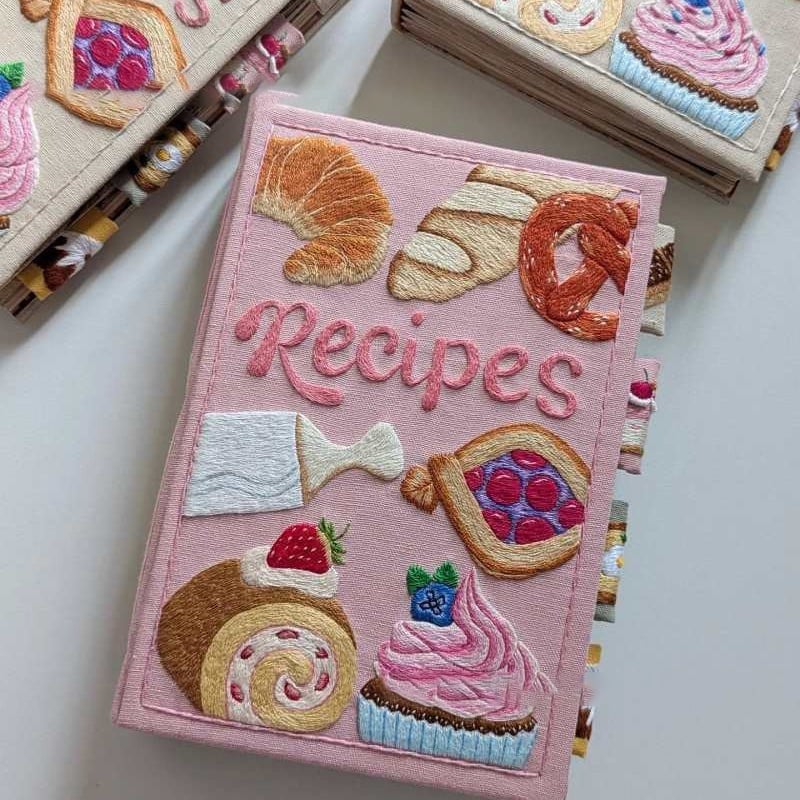 Carnet de recettes | Livre de recettes fait main | Couverture en tissu brodé | RecetteCœur