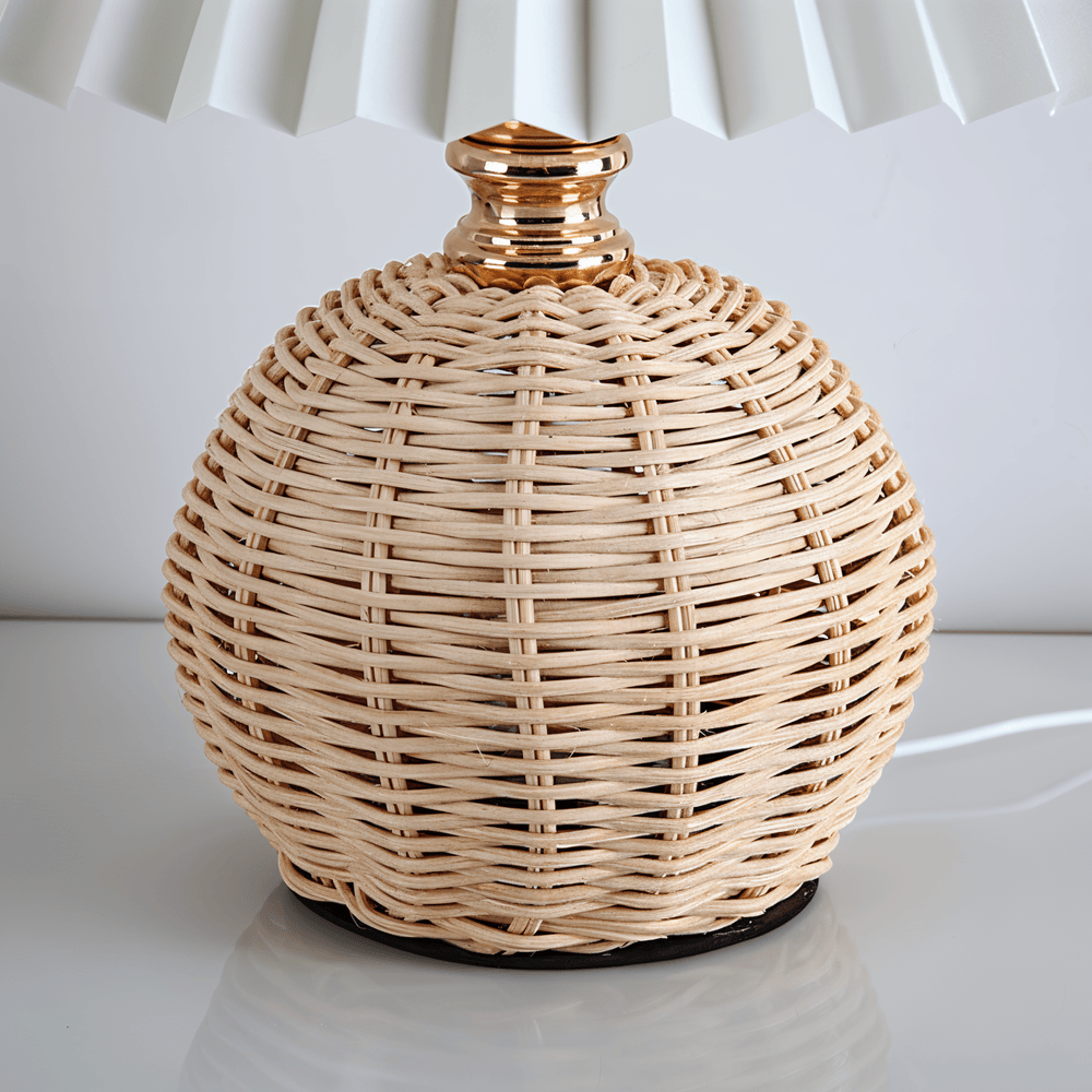 RaffiaGlow – Lampe de Table Plissée en Rotin au Design Rétro