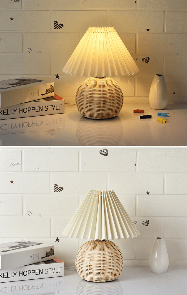 RaffiaGlow – Lampe de Table Plissée en Rotin au Design Rétro