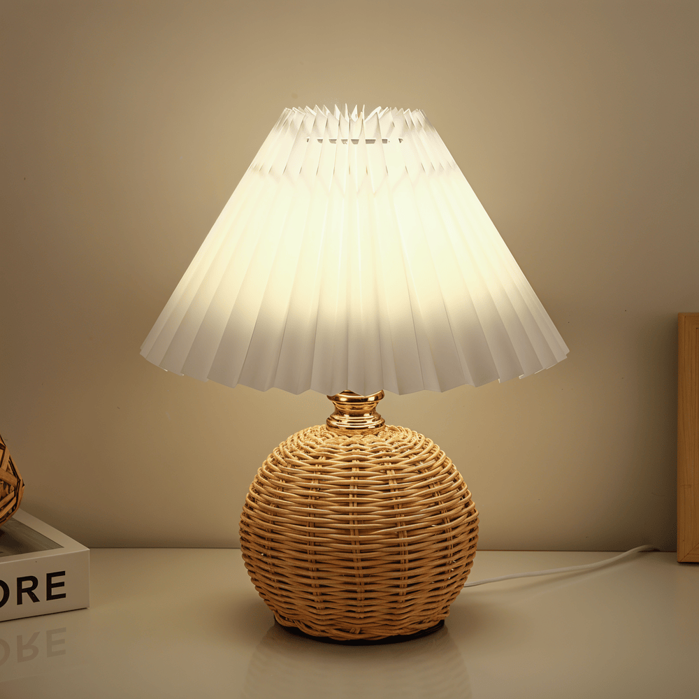 RaffiaGlow – Lampe de Table Plissée en Rotin au Design Rétro