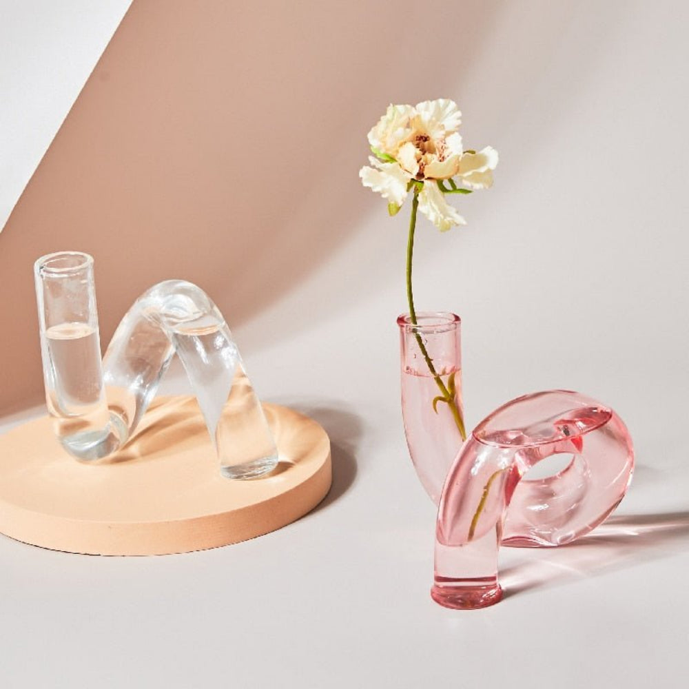 Vase en verre élégant avec bougeoir intégré pour une décoration de table stylée