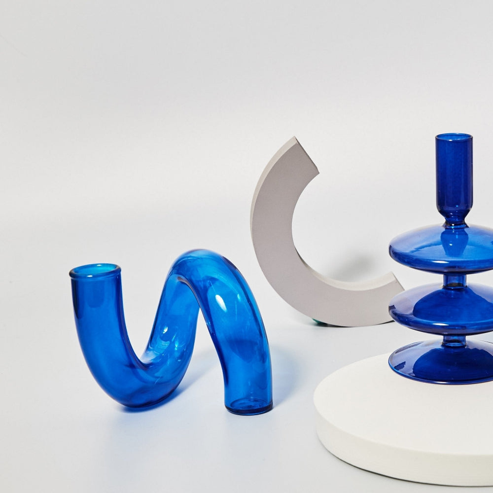 Vase en verre élégant avec bougeoir intégré pour une décoration de table stylée