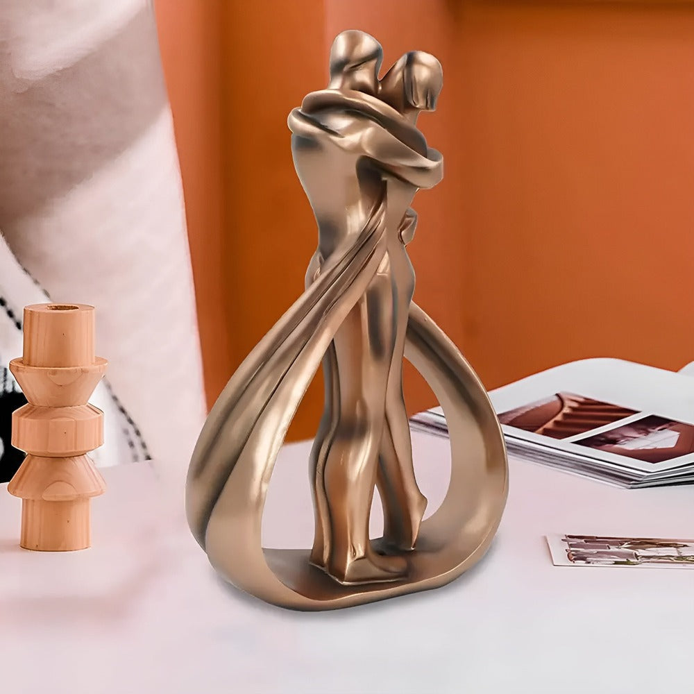 Sculpture d'un couple s'embrassant en design abstrait – décoration romantique