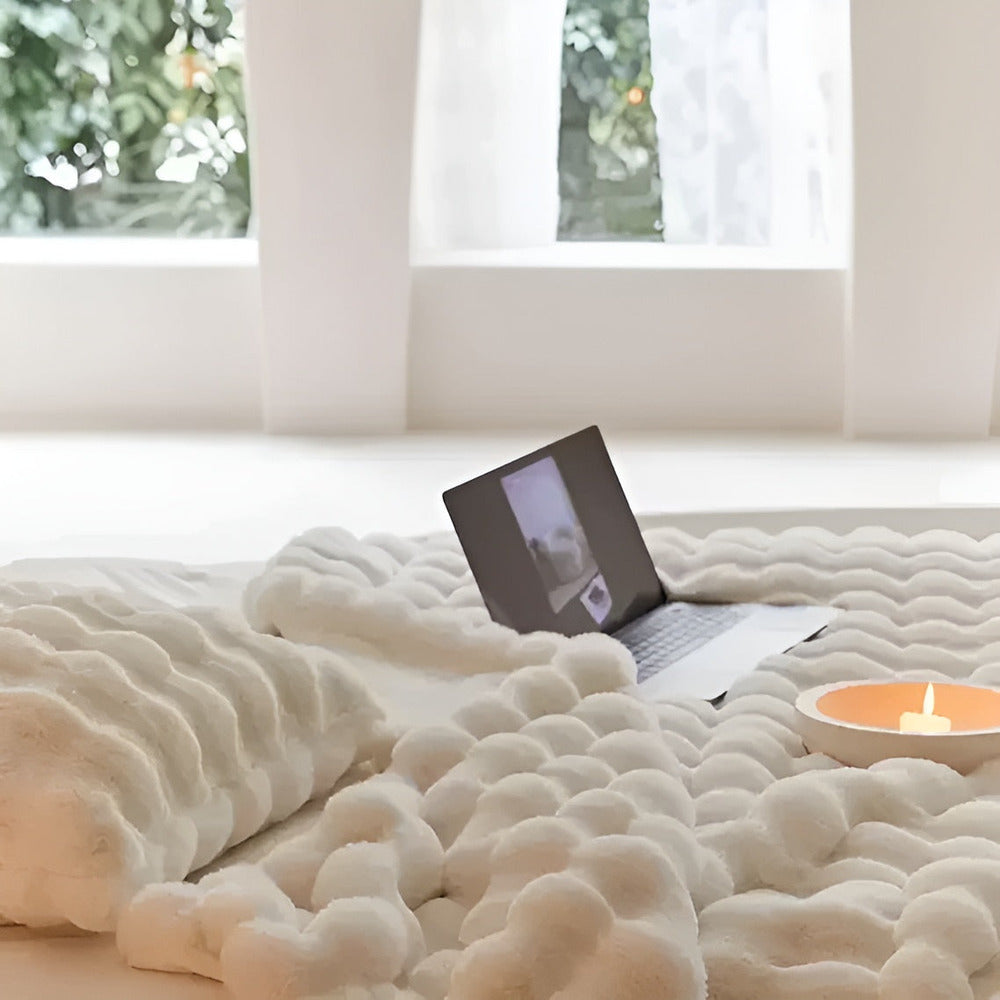 VelouraNest – Couverture Portable Luxueuse en Douce Fourrure Synthétique