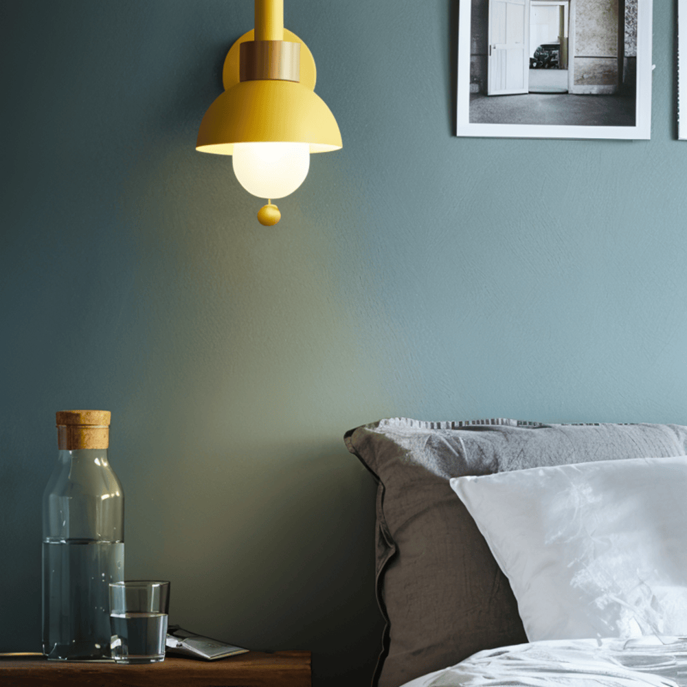 Applique murale en bois et métal – design pastel avec cordon de tirage