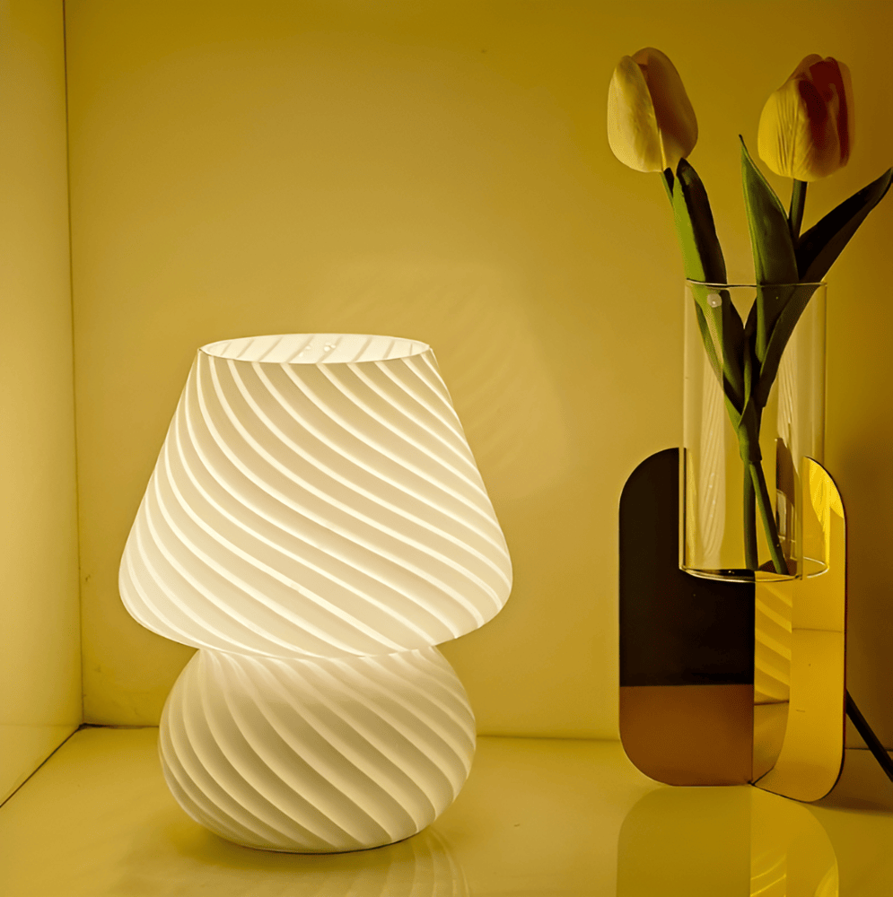 Striped Glow - Une Lampe de Bureau Soufflée à la Main en Verre Rayé