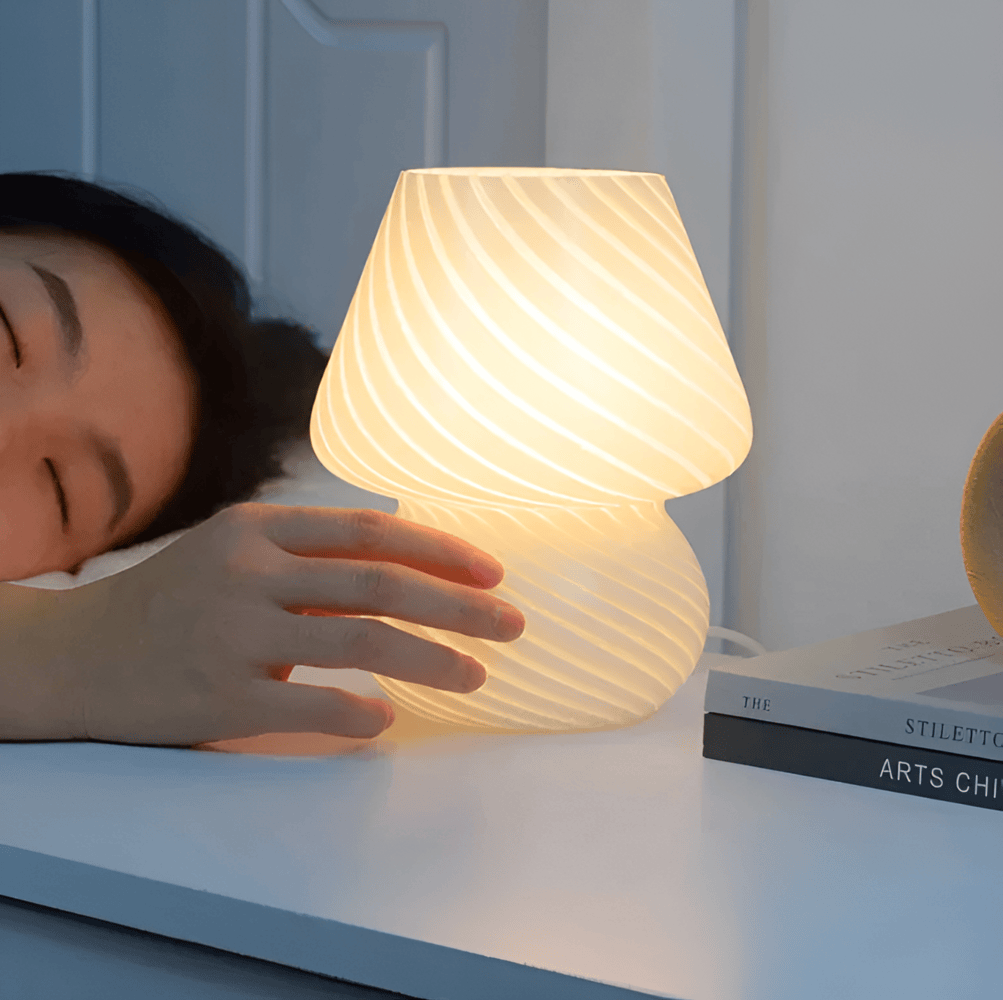 Striped Glow - Une Lampe de Bureau Soufflée à la Main en Verre Rayé