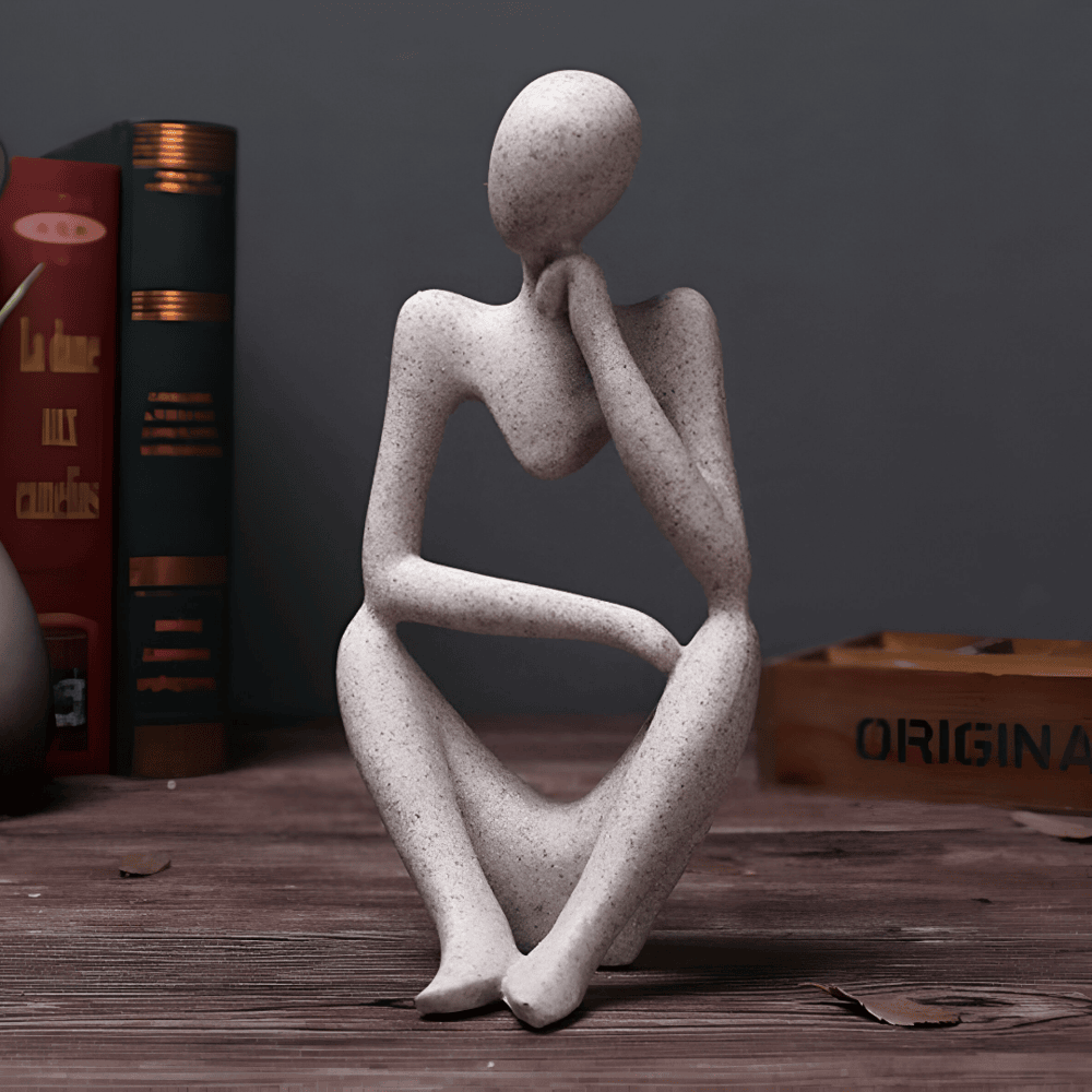 Figure pensante abstraite en résine – sculpture décorative moderne