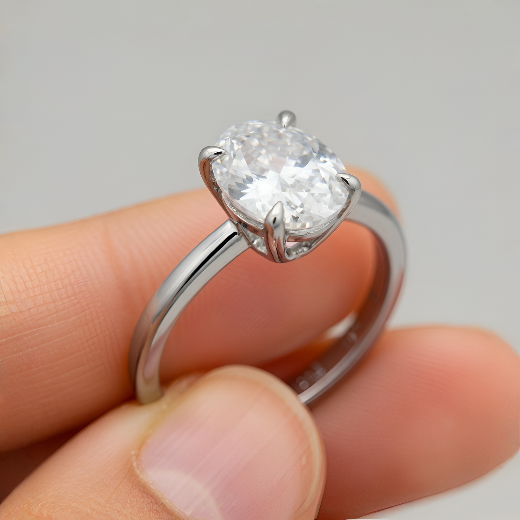 Cassandra - Bague imposante ovale en pierre