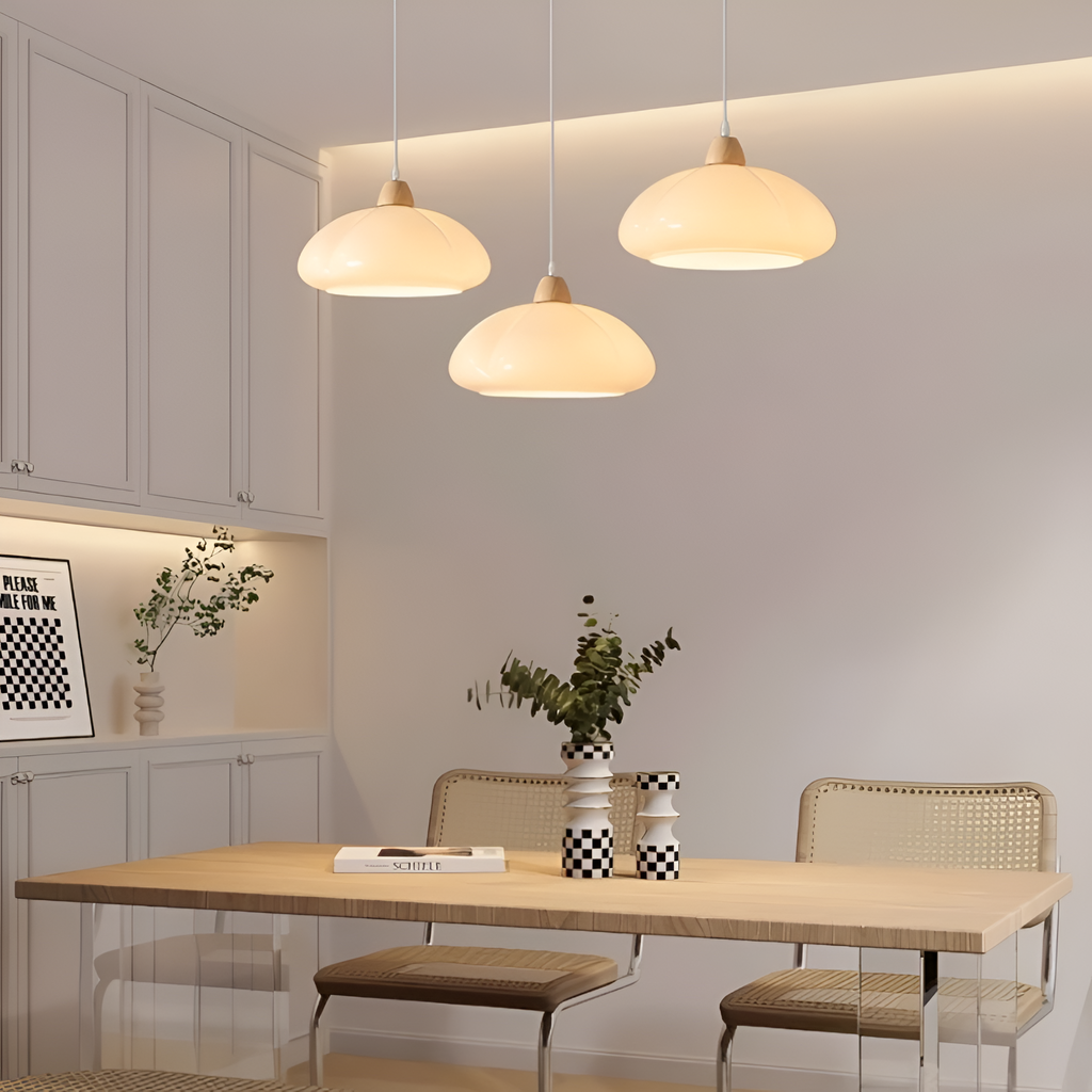 Suspension en verre et bois – lampe rétro au design nordique