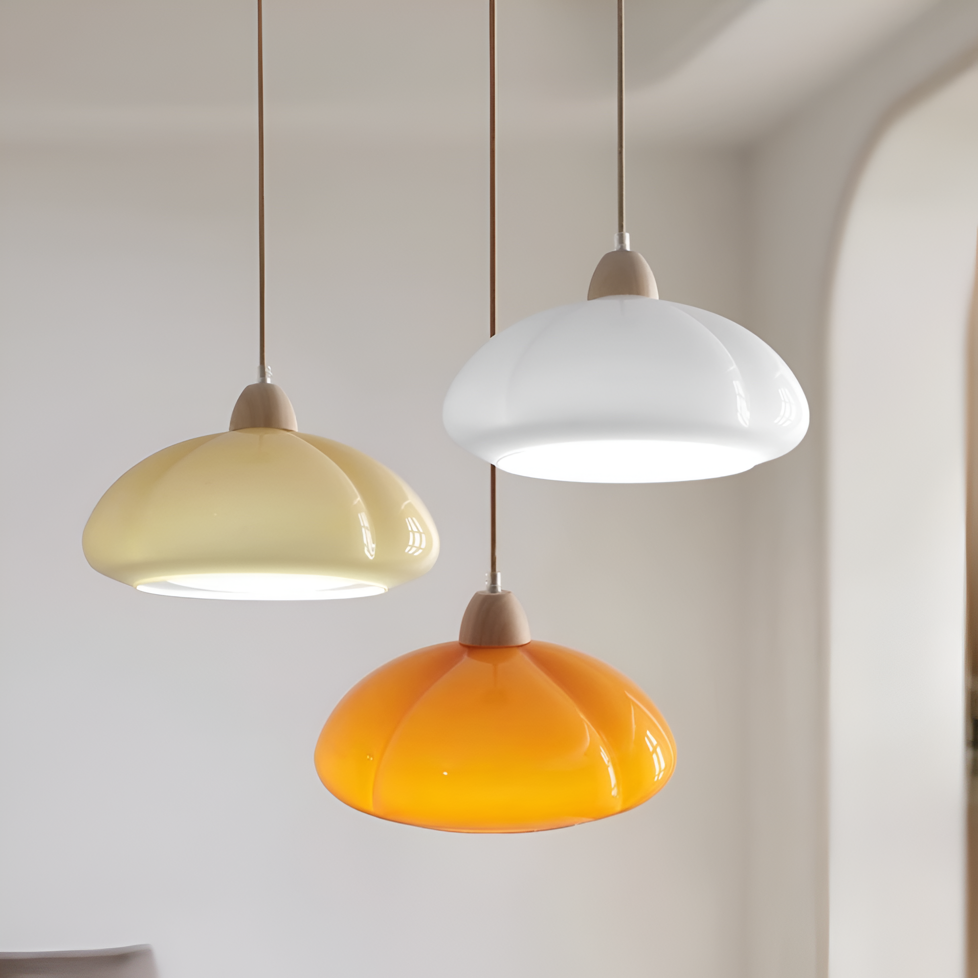 Suspension en verre et bois – lampe rétro au design nordique