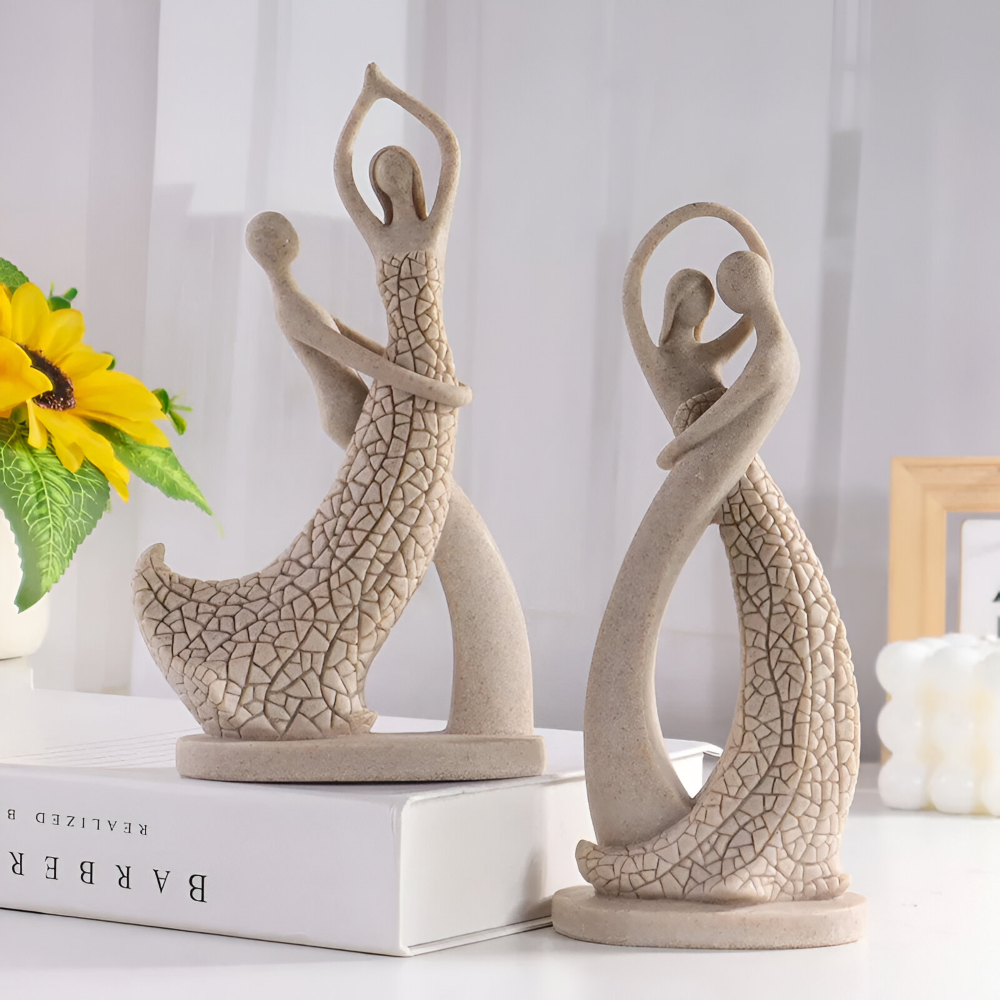 Sculpture romantique de couple en look grès – décoration moderne