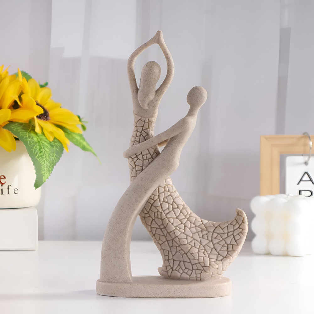 Sculpture romantique de couple en look grès – décoration moderne