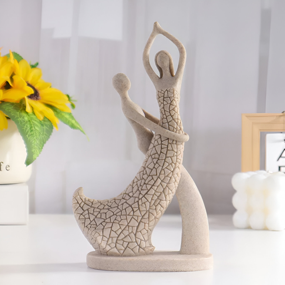 Sculpture romantique de couple en look grès – décoration moderne