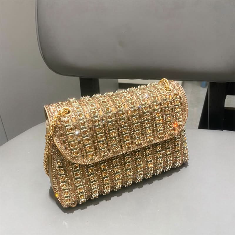 Brillez le soir avec cette pochette glamour en strass