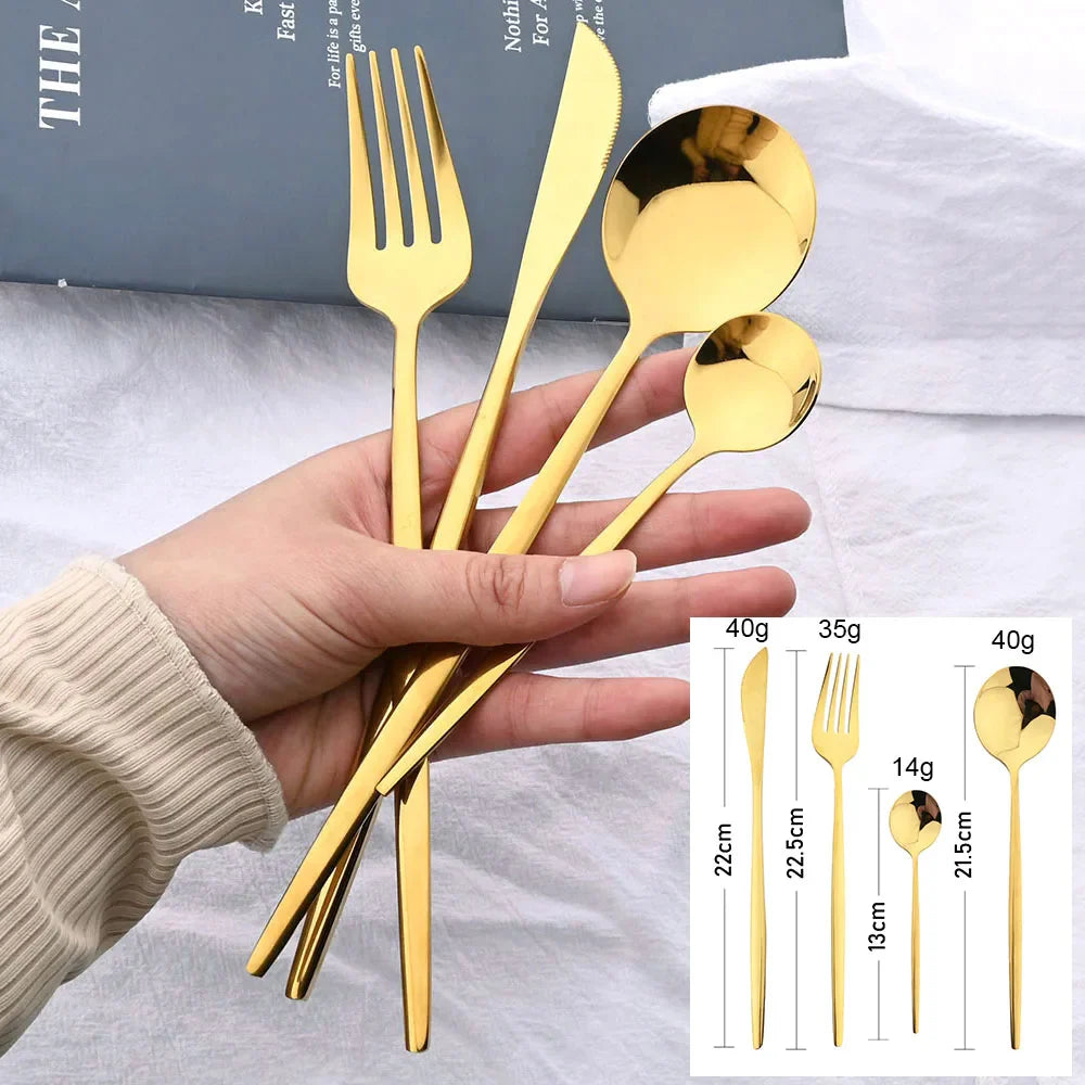 Ensemble de Couverts en Or Luxe - Pour une Mise en Table Élégante