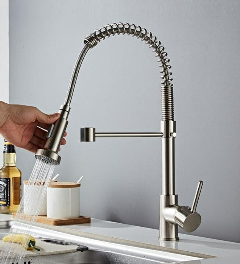 Robinet de cuisine moderne avec tête de douche à ressort extensible