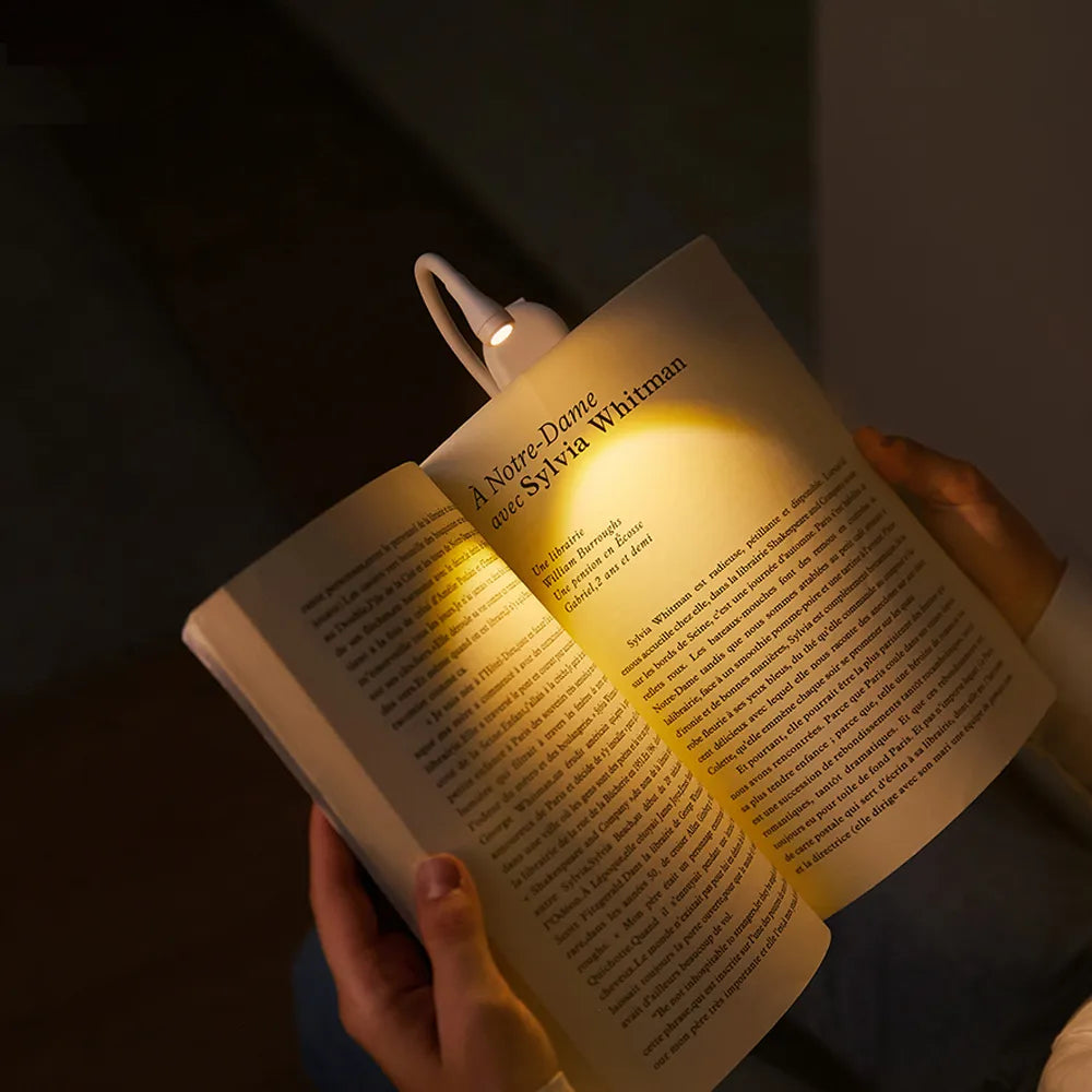 Skanto | Mini Lampe de Lecture - Lampe Clip Portable avec Charge USB, LED Dimmable pour Chambre, Protection des Yeux et Camping - Lampe de Livre Clip Tournante à 360°
