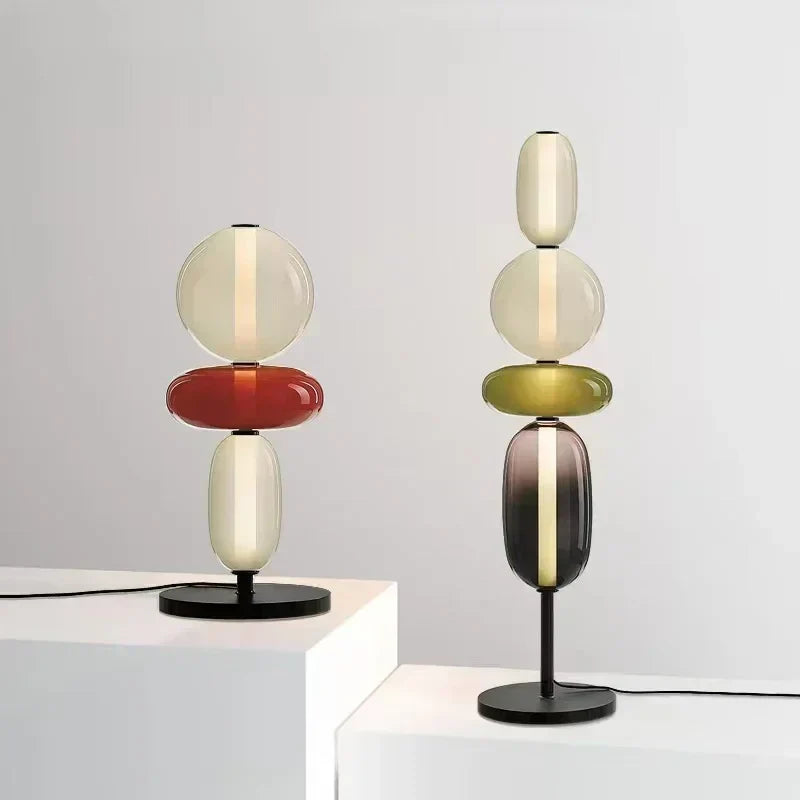 Lampe sur pied designer avec détails colorés