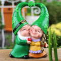 Figurine de jardin gnomes amoureux avec cœur et trèfle