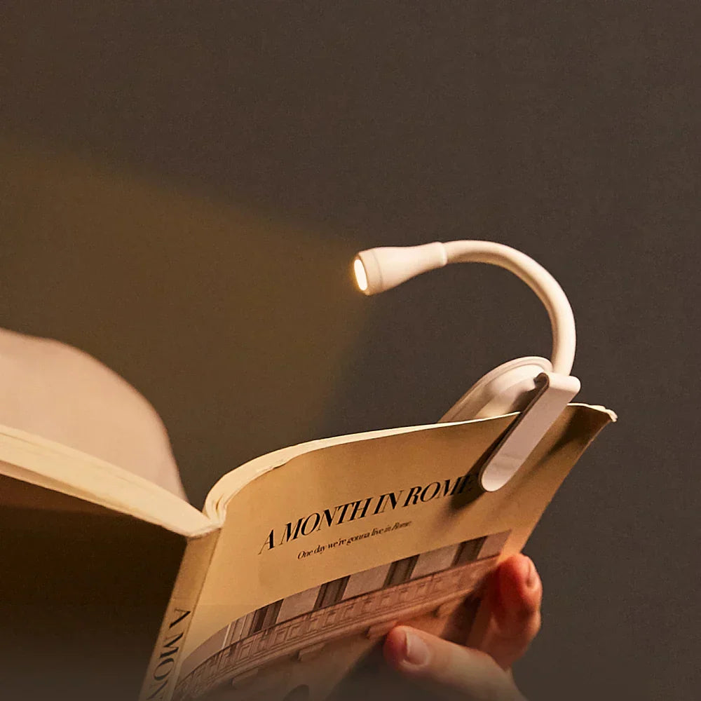 Skanto | Mini Lampe de Lecture - Lampe Clip Portable avec Charge USB, LED Dimmable pour Chambre, Protection des Yeux et Camping - Lampe de Livre Clip Tournante à 360°