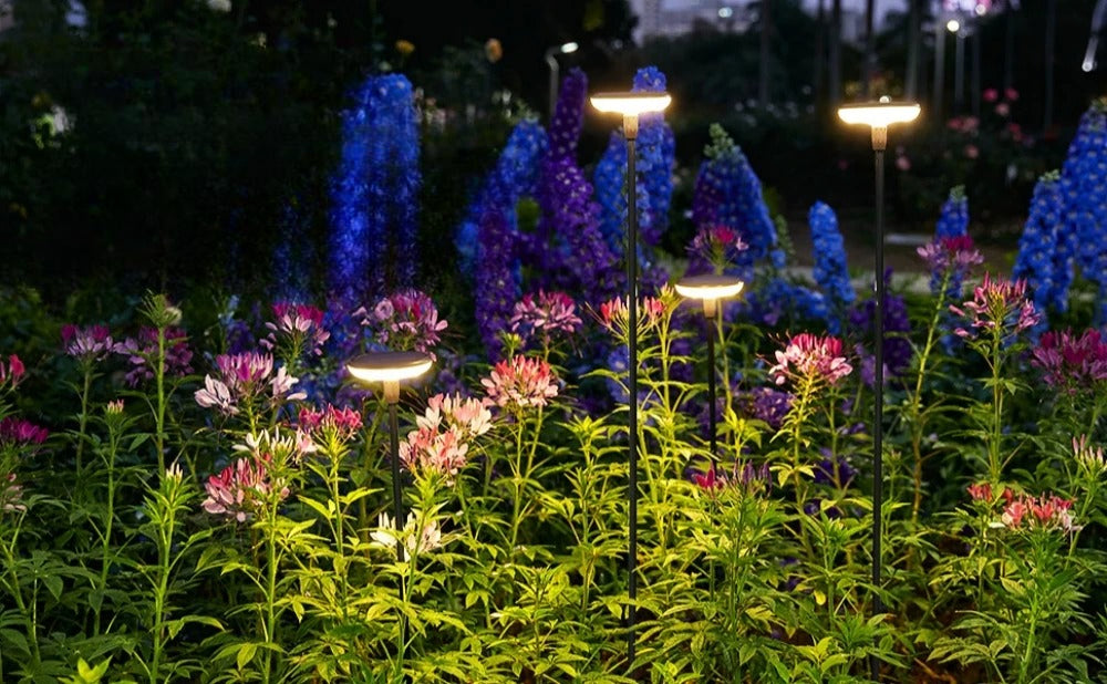 Lampe de jardin oscillante à énergie solaire