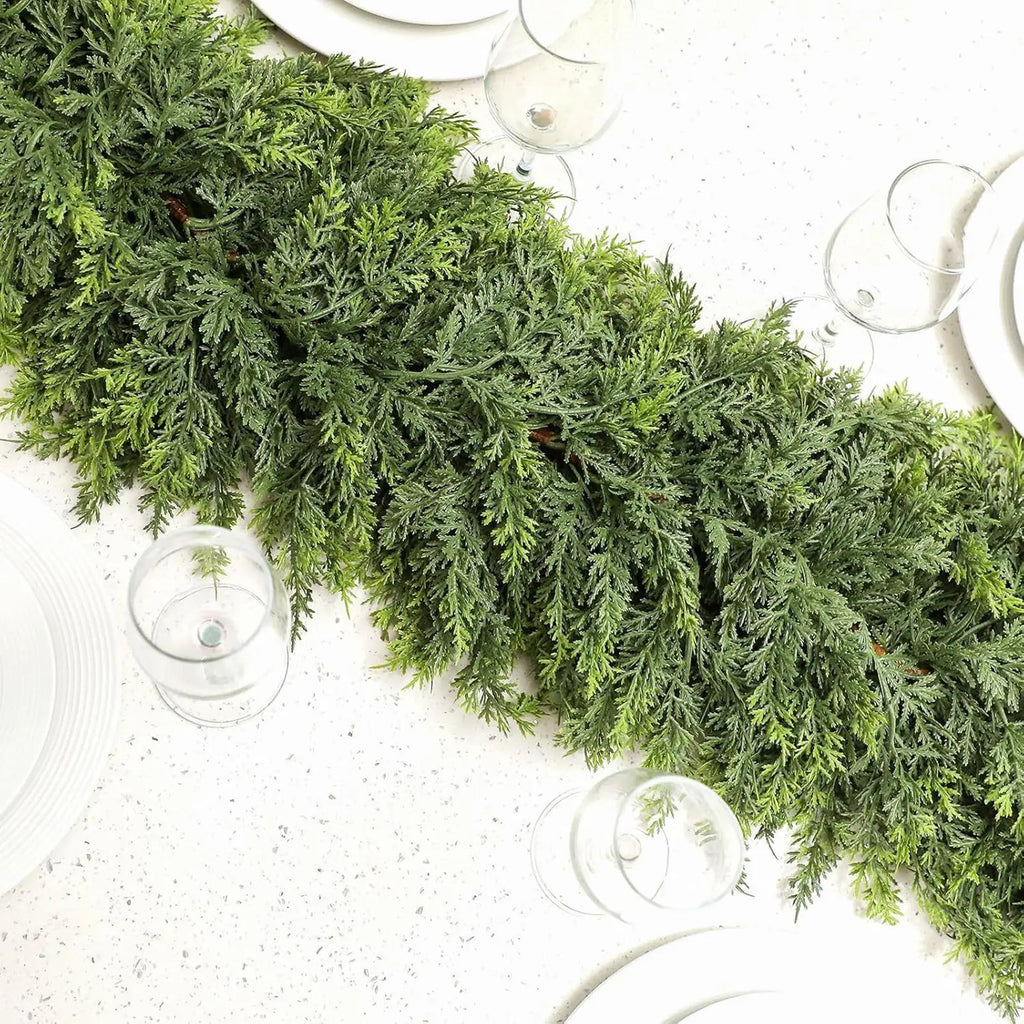 Guirlande de Noël Branches Vertes de Cyprès Motif Hivernal Accent