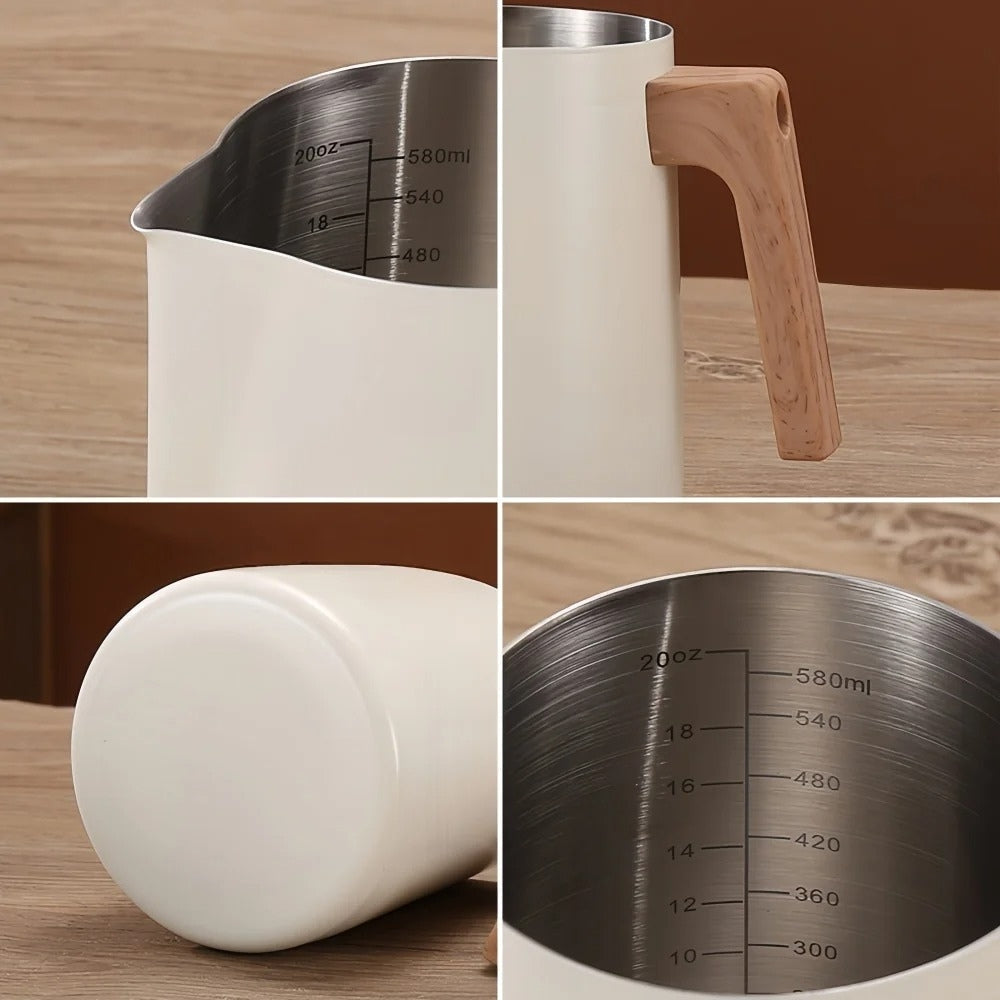 Pichet à lait en acier inoxydable avec poignée en bois scandinave