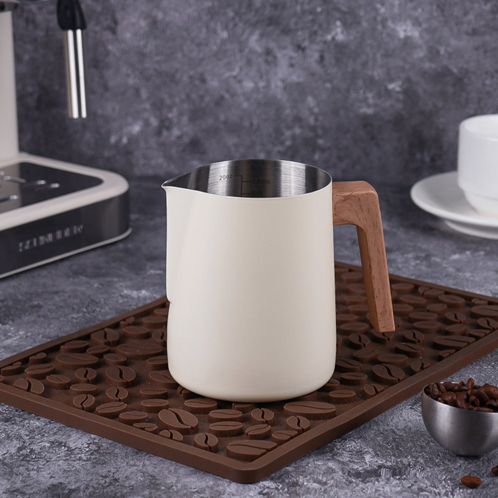 Pichet à lait en acier inoxydable avec poignée en bois scandinave